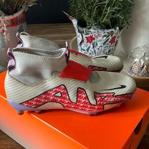 Nike x Air Zoom "Mercurial
Superfly" 9 Pro FG DJ5606-101 Size 5 Y